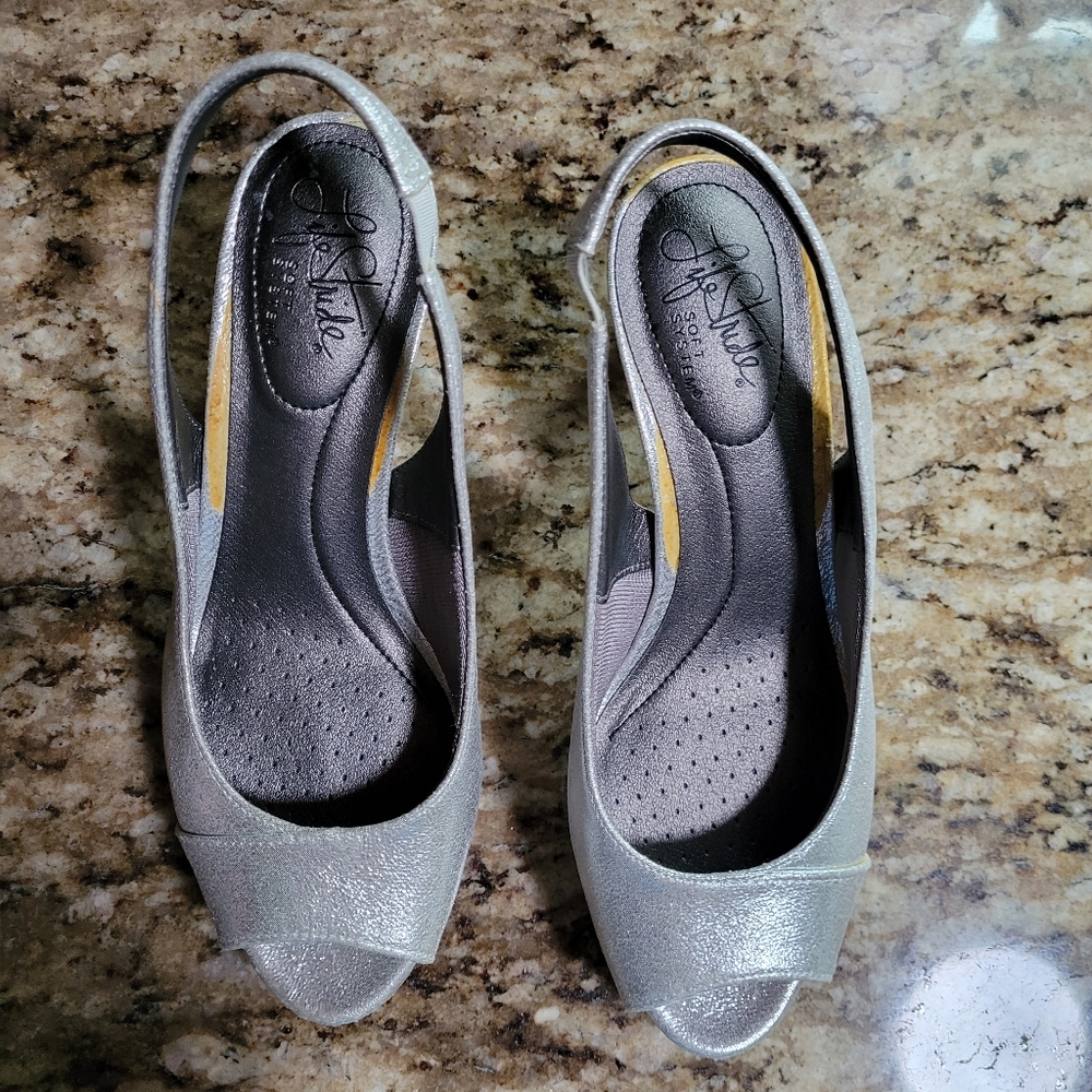 Woman's shoes